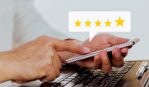 Man holding mobile giving a five star review